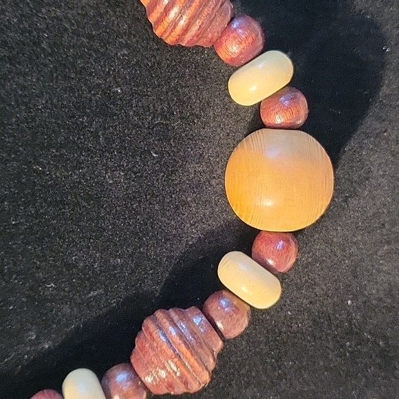 Wood bead necklace - Picture 2 of 3